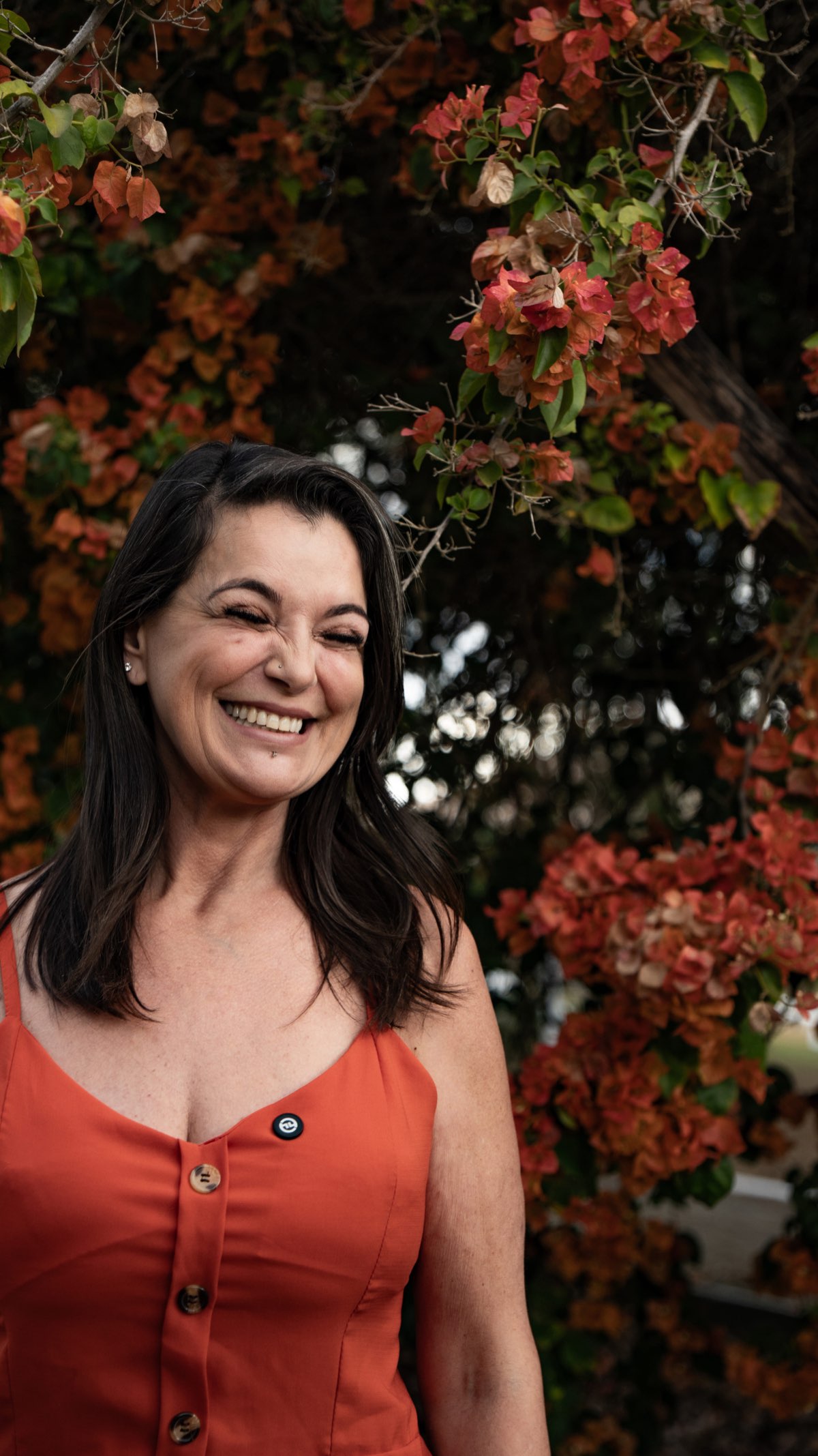Viviane Antonio em ambiente acolhedor